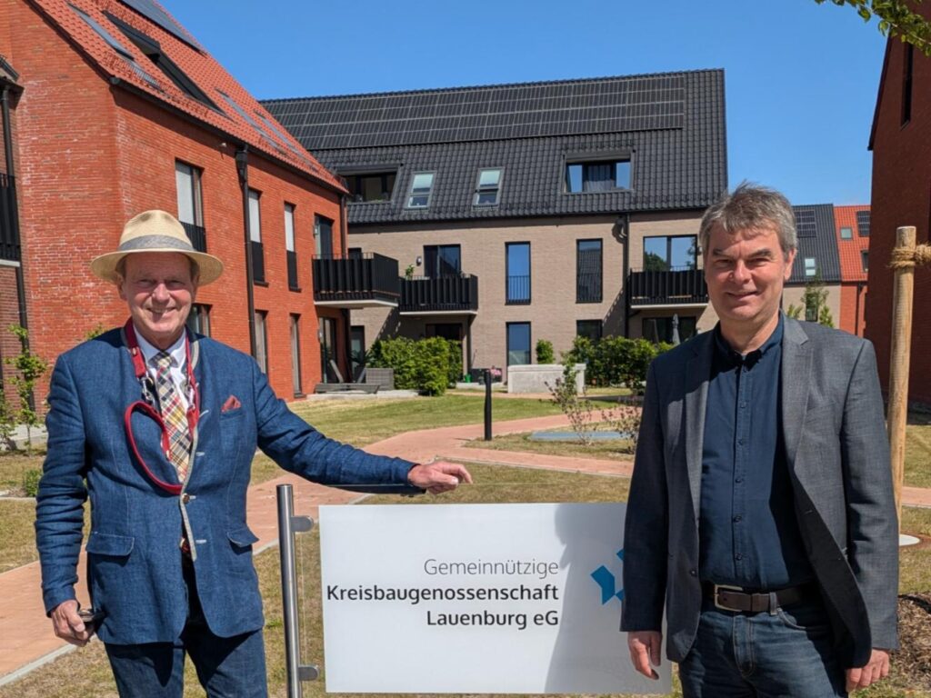 Herbert Köster (li.) kam 2015 zur Gemeinnützigen Kreisbaugenossenschaft Herzogtum Lauenburg (Foto: Regionalbüro Oliver Brandt)